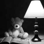 Lampe de chevet noire : le must have de votre décoration intérieure !