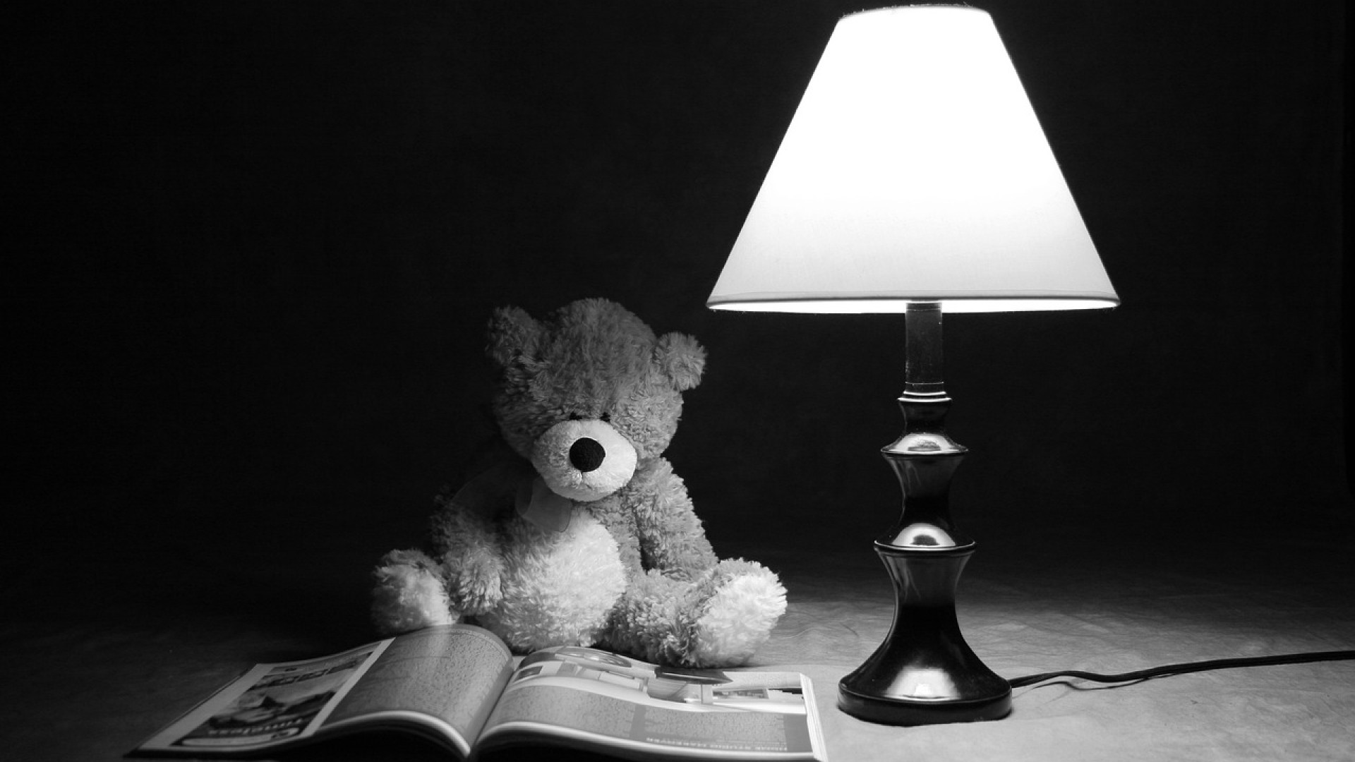 Lampe de chevet noire : le must have de votre décoration intérieure !